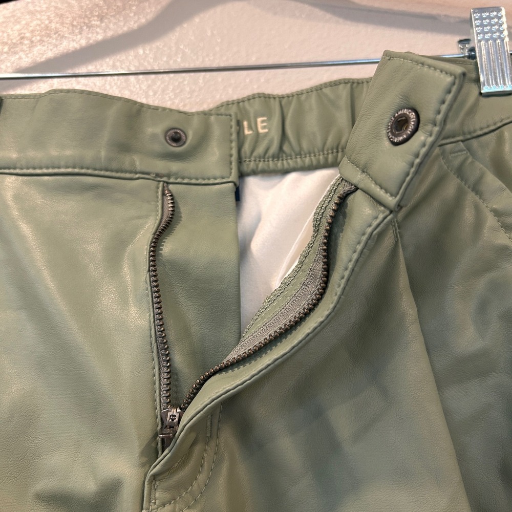 American Eagle Sage Green Faux Leather High Rise Trouser Shorts Size 2 Stretch - Picture 8 of 9